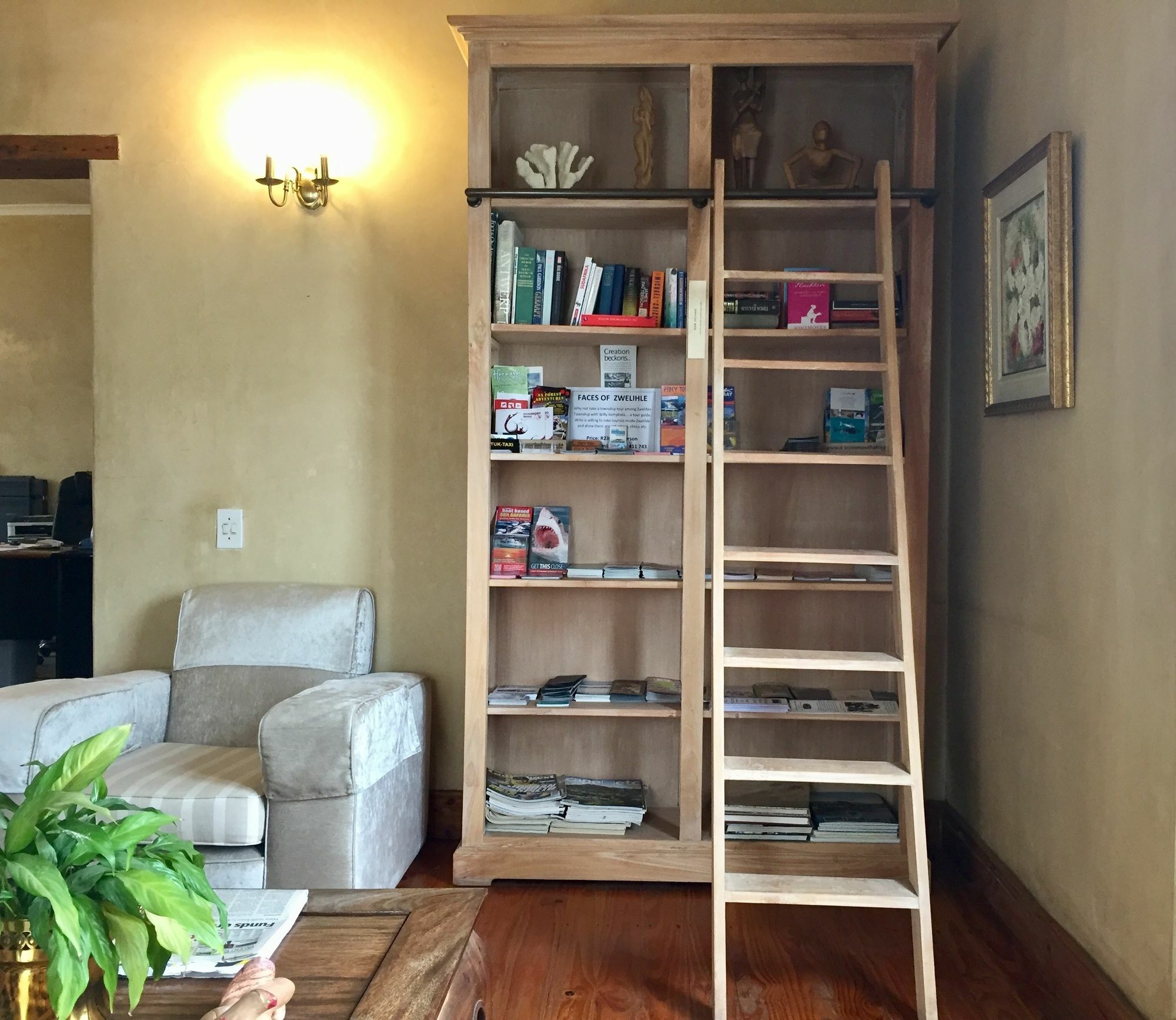 Burgundy Boutique & 4*